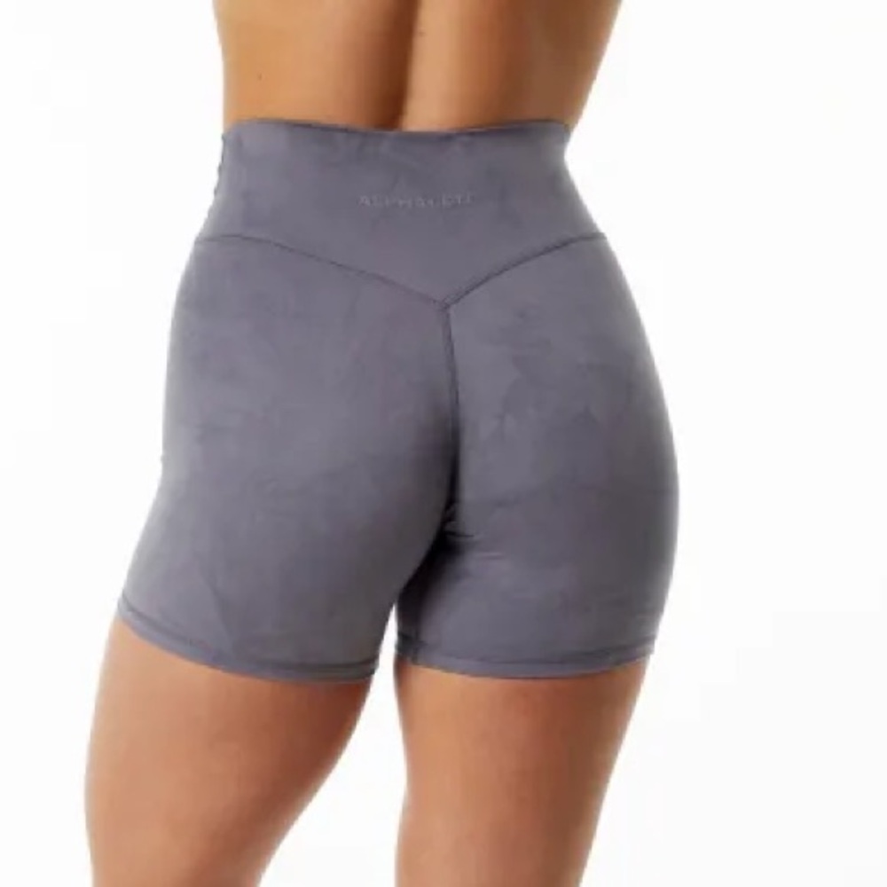 Alphalete Alphalux Wonder Short 6”- Misty Lilac XS